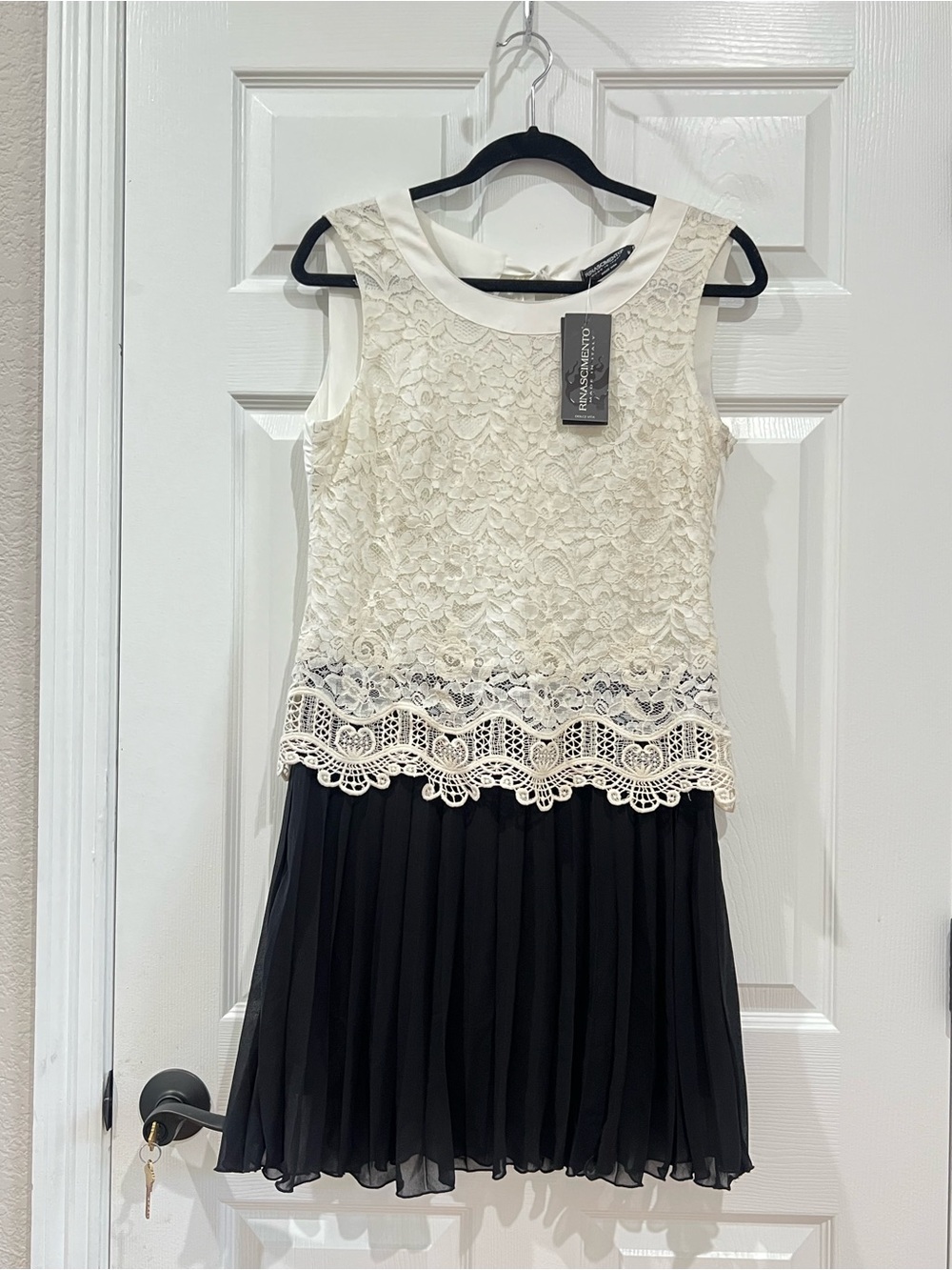 NWT Rinascimento Dolce Vita Lace Pleated Dress Size M Italy White Black Bow Back